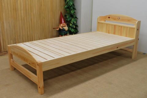 可愛い木製ベッド