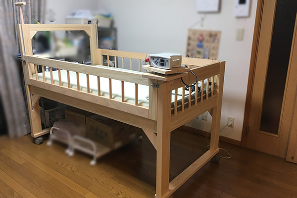 ひのき介護ベッド　ヒノキ・ワークス