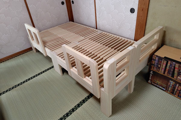 画像 ひのき伸縮ベッドハーフサイズに柵付き2506045