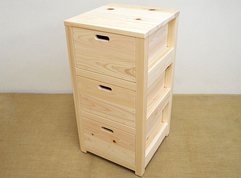 常温保存の食材(お米や根菜類)を保管するための収納BOX
