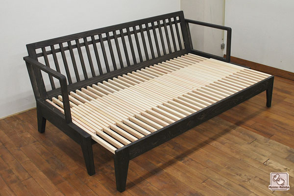 無垢ひのき木製ソファー　ベッドにもなります