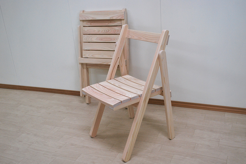 ひのき木製折りたたみ椅子　座面カーブあり