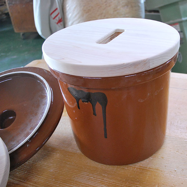 陶器の壺（ツボ）のフタをひのき板で製作　2304002