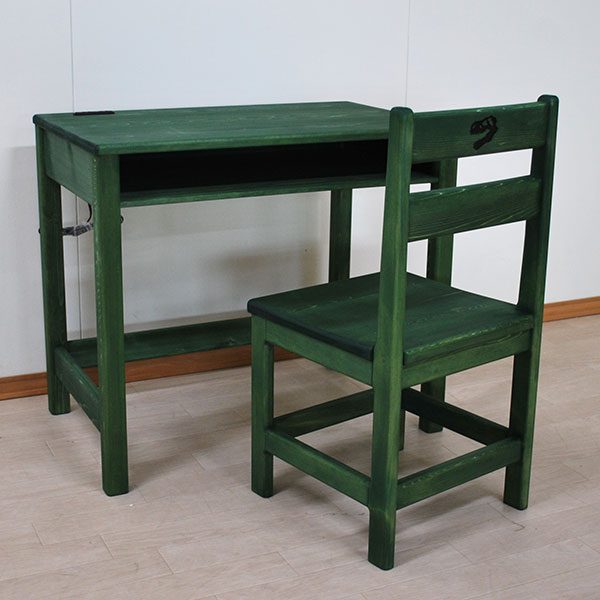 お姉さんたちと同じ机とイス　色違い緑机と恐竜の絵ノ椅子　2305036