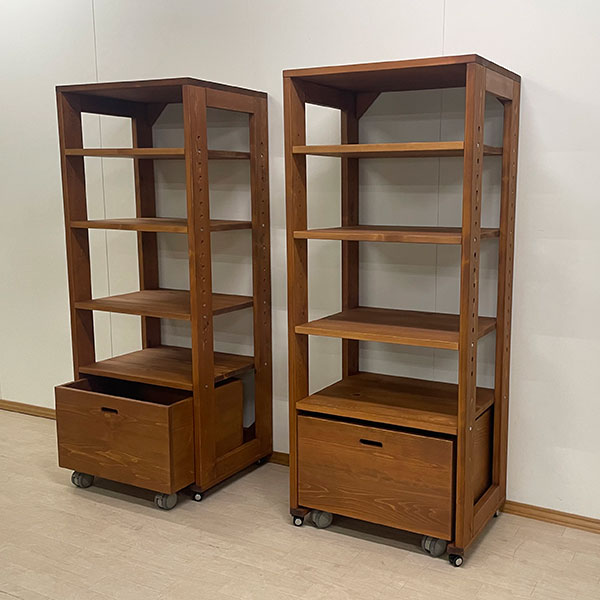 収納ボックス付きオープンラック什器幅70cmチェスナット塗装　2405021