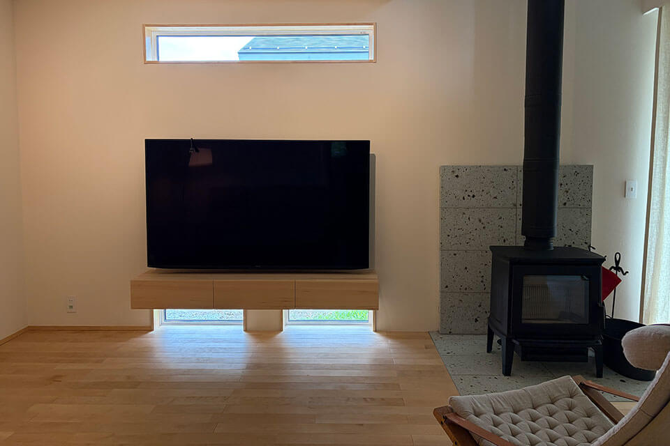 壁面取り付けの無垢ひのきオーダー家具、下駄箱とテレビ台 2504044