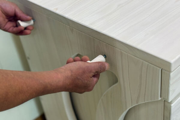 末娘さんへ4台目の無垢ひのきデスク足カーブ白塗装仕上げ 2506040