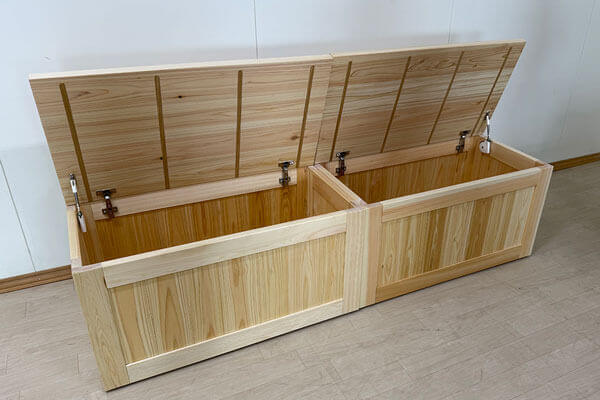 らーめん屋さんで使われる無垢ひのき箱椅子2台連結170cm 2509012