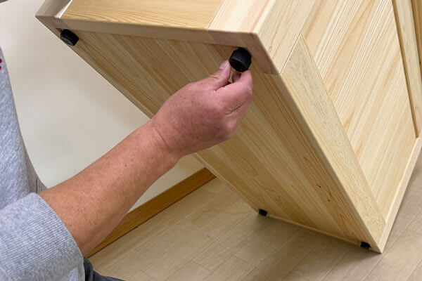 らーめん屋さんで使われる無垢ひのき箱椅子2台連結170cm 2509012