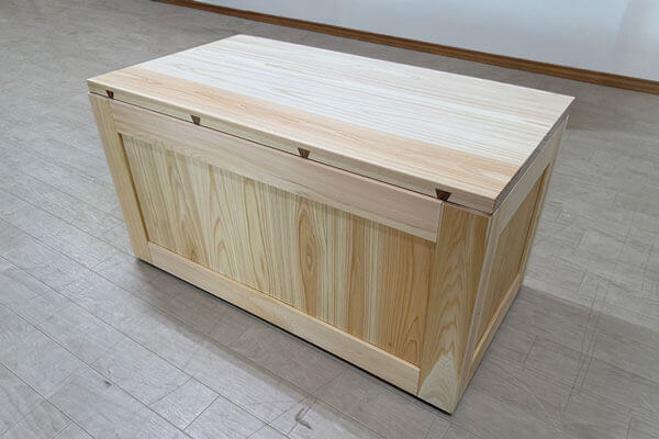 らーめん屋さんで使われる無垢ひのき箱椅子2台連結170cm 2509012