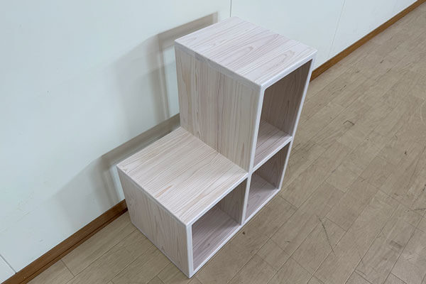 ひのき階段２段　白塗装仕上げ