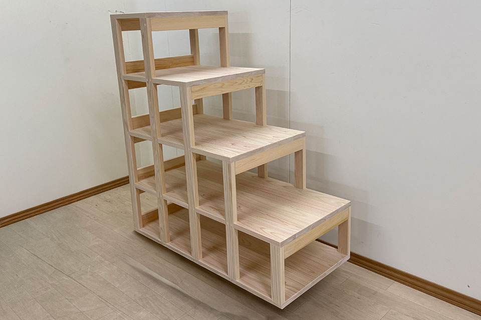 無理のない動作で昇り降りできる、空間になじむ階段 2510047