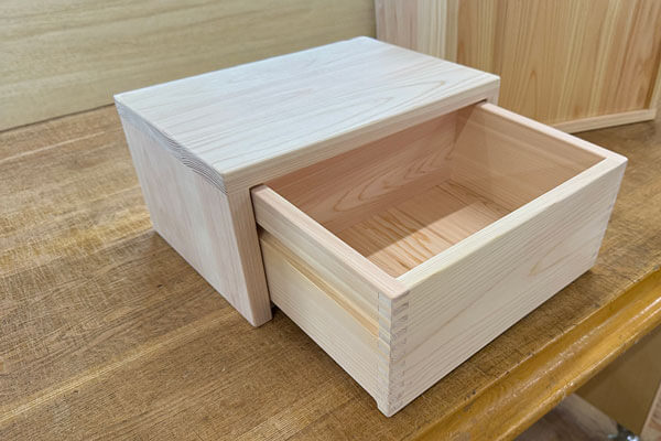小さな無垢ひのきの小箱引き出しタイプ　2512007