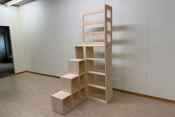 既存ベッドの角に設置する　L型の柵付き階段 2511021