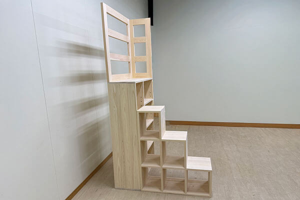 既存ベッドの角に設置する　L型の柵付き階段 2511021