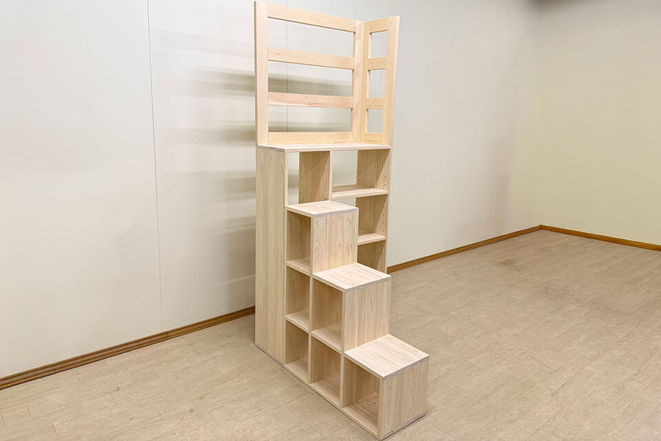 既存ベッドの角に設置する　L型の柵付き階段 2511021