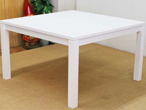 真っ白なテーブル