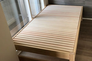 壁と壁の間に設置する 短めのベッド ひのきオーダーベッド