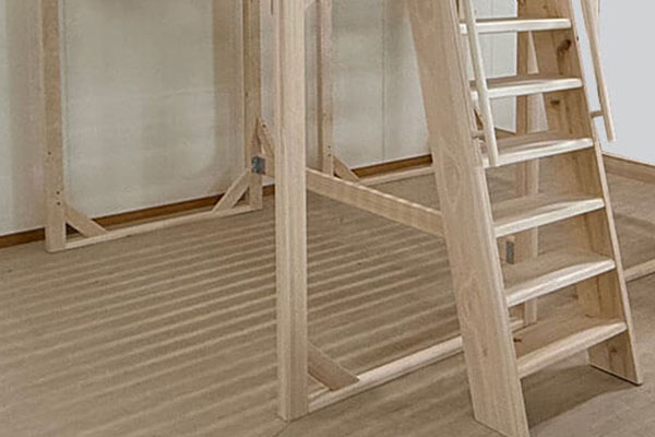 ロフトベッドの補強の位置を下に下げ床に近くした画像