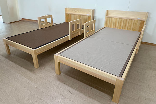ひのき棚付き畳ベッド どこでも柵付き 和紙畳色違い2512034ヒノキ・ワークス