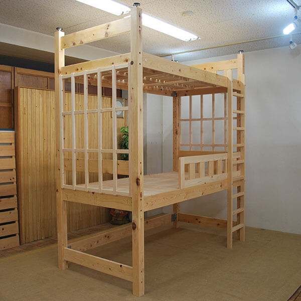 ロフトベッドで縦の空間を生かし、収納力を倍増する提案　ひのき家具ヒノキ・ワークス　