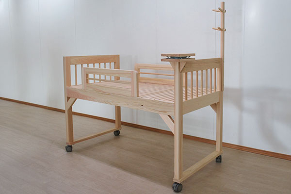 在宅介護用の訓練ベッド　ベッド下空間70cm寝台高さ82cm　2107043